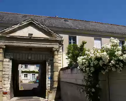 PXL022 Porte d'entrée de l'ancien Couvent des Cordeliers, créé sous Saint-Louis en 1235, les bâtiments datent du XVIIIè siècle.